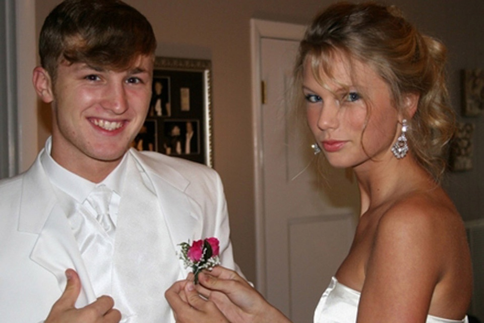 Taylor Swift đính hôn với bạn trai kém 3 tuổi sau 5 năm hẹn hò? - Hình 4