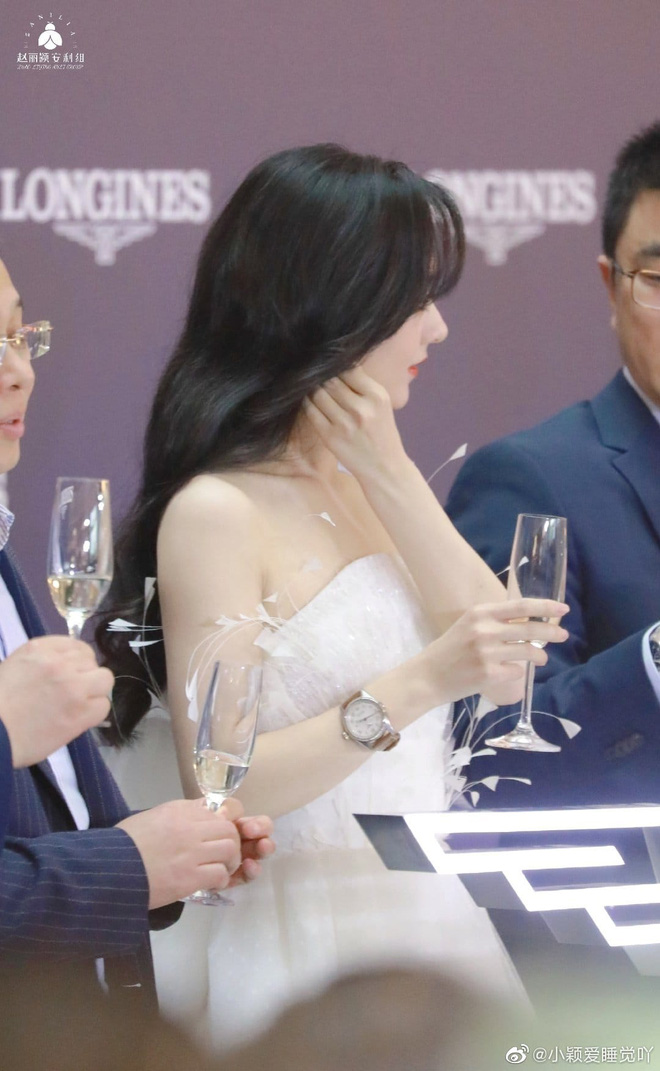 Triệu Lệ Dĩnh gặp sự cố tại sự kiện nhưng lại biến thành khoảnh khắc kinh diễm hiếm có - Hình 3