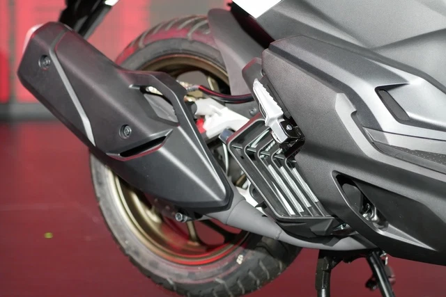 Ảnh thực tế Honda Vario 2022 vừa ra mắt: Làm khó Yamaha NVX, nhiều nâng cấp, sớm được đại lý tư nhân đưa về Việt Nam - Hình 9