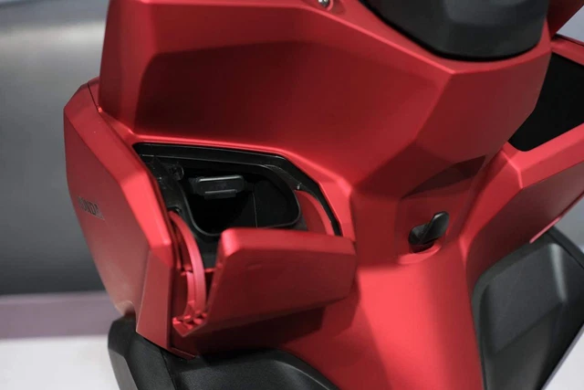Ảnh thực tế Honda Vario 2022 vừa ra mắt: Làm khó Yamaha NVX, nhiều nâng cấp, sớm được đại lý tư nhân đưa về Việt Nam - Hình 6