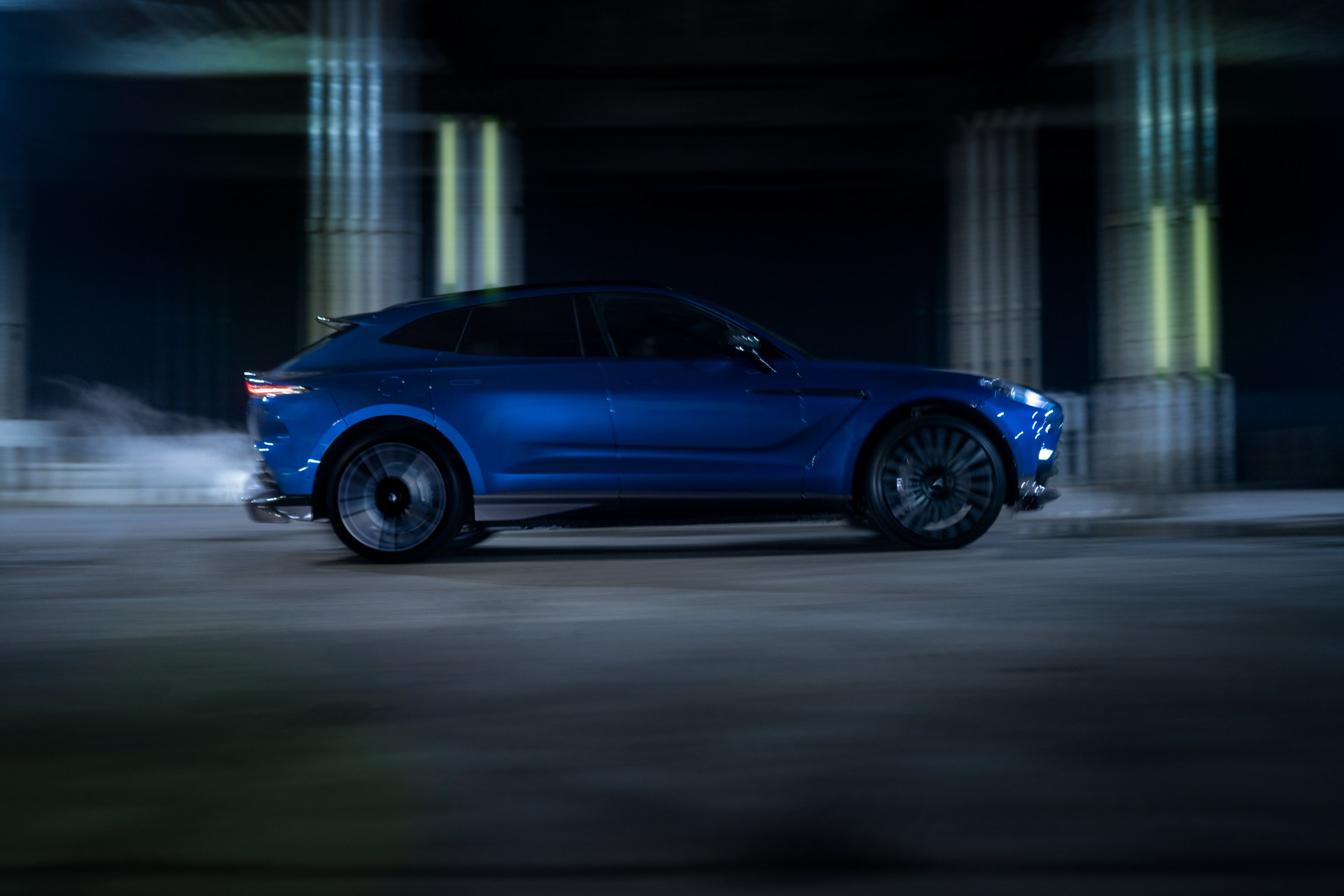 Aston Martin DBX707 - SUV hạng sang mạnh nhất thế giới đáng cân nhắc cho đại gia Việt - Hình 8