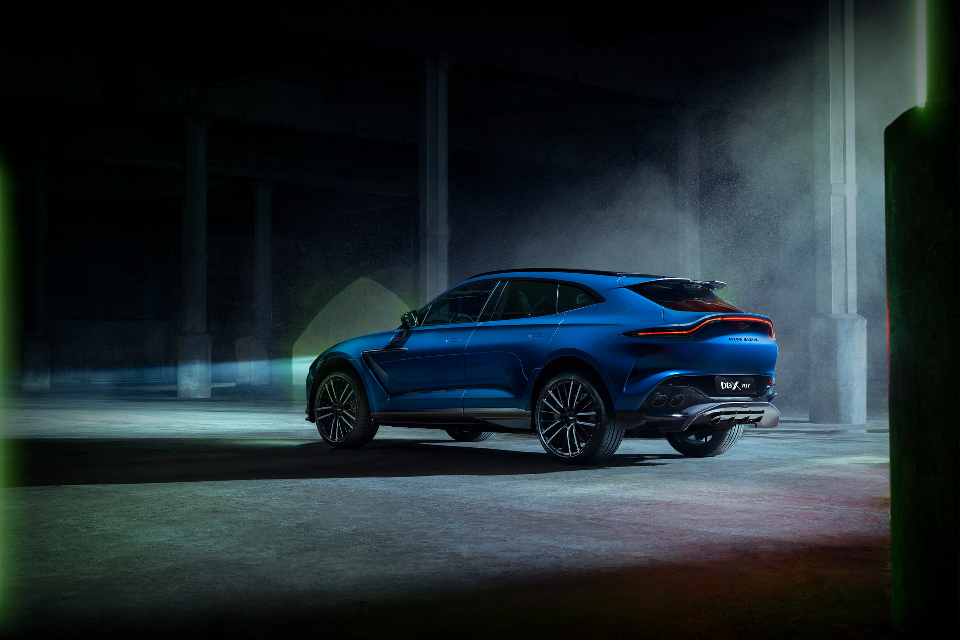 Aston Martin DBX707 - SUV hạng sang mạnh nhất thế giới đáng cân nhắc cho đại gia Việt - Hình 3