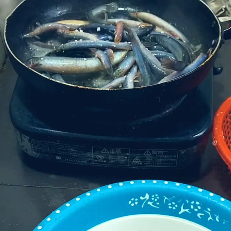 Cách làm cá chạch kho tương riềng thơm ngon đậm tình thôn quê - Hình 4