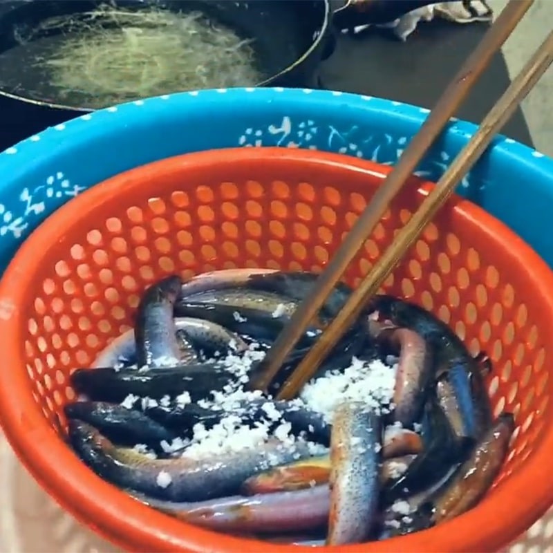 Cách làm cá chạch kho tương riềng thơm ngon đậm tình thôn quê - Hình 3