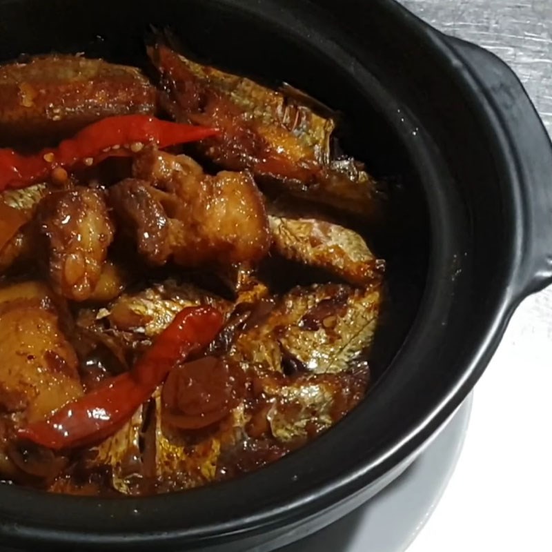 Cách làm cá diếc kho tộ ngon miệng đậm đà đơn giản tại nhà - Hình 15