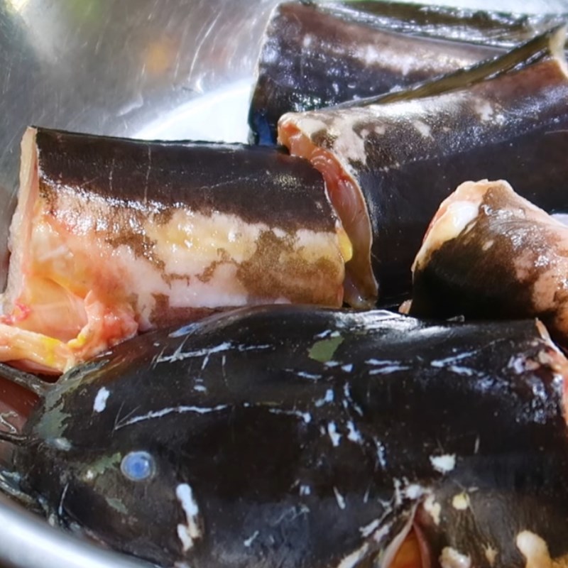 Cách làm cá ngát kho tương đậm vị quê nhà ăn cực bắt cơm - Hình 5