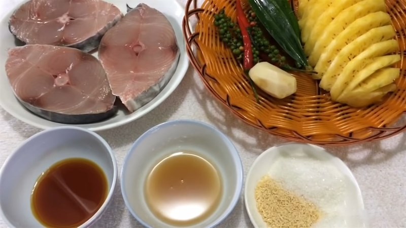 Cách làm cá thu kho thơm (dứa) chua ngọt, đậm đà đưa cơm ngay tại nhà - Hình 1