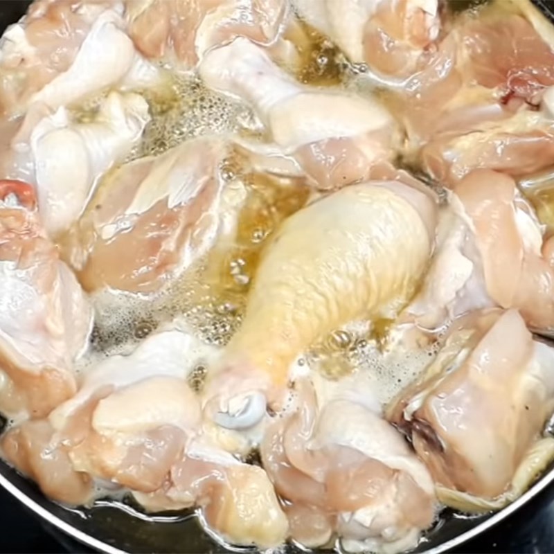 Cách làm gà kho trứng cút thơm ngon hấp dẫn cho gia đình - Hình 10
