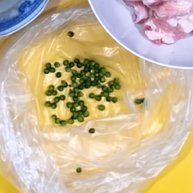 Cách làm thịt kho tiêu xanh thơm lừng cay cay ngon miệng đậm đà - Hình 3