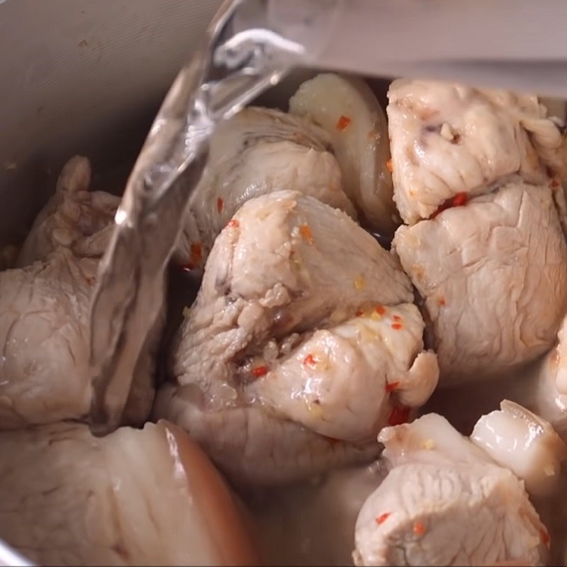 Cách làm thịt kho trứng muối lạ miệng thơm ngon bùi béo hấp dẫn - Hình 10
