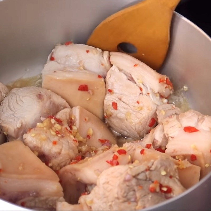 Cách làm thịt kho trứng muối lạ miệng thơm ngon bùi béo hấp dẫn - Hình 9
