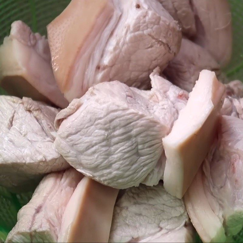 Cách làm thịt kho trứng muối lạ miệng thơm ngon bùi béo hấp dẫn - Hình 5