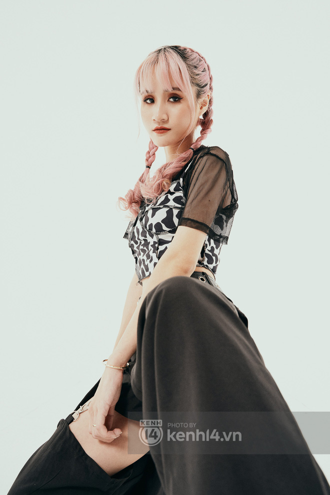 Lyn Mặc Váy Đỏ Chứng Tỏ Yêu Fan   Linh Barbie shorts  YouTube
