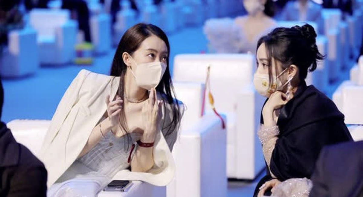 Dương Mịch lập tổ buôn dưa lê với Nhiệt Ba và Dương Dương trên sân khấu, xứng danh bà tám showbiz? - Hình 5