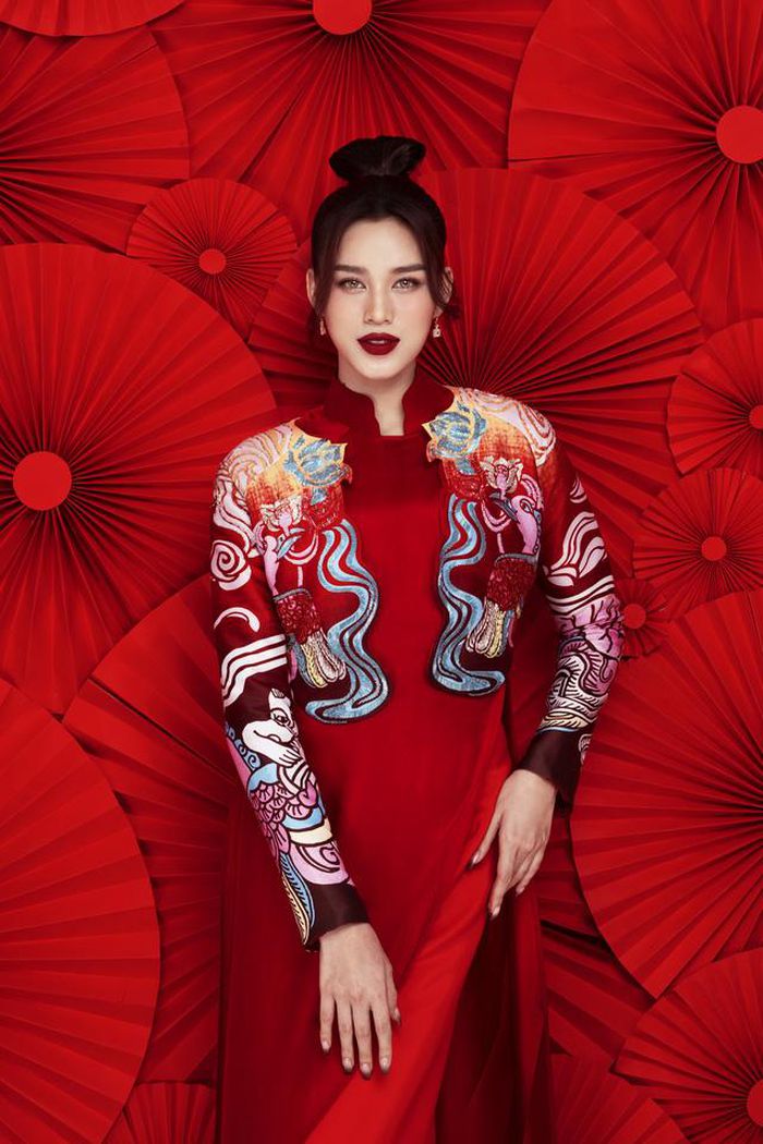 Hoa hậu Đỗ Thị Hà diện yếm đỏ quyến rũ trong bộ ảnh Tết - Hình 4