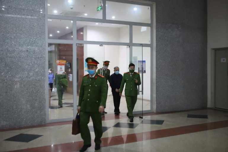 Khi Anh hùng cũng gục ngã vì tiền - Hình 2