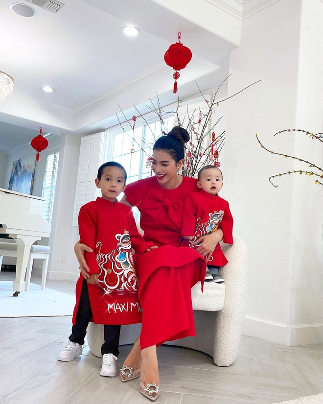 Mùng 2 Tết của dàn sao Vbiz: Chị em Khả Ngân - Thanh Hằng lên đồ xuống phố, gia đình Đông Nhi - Ông Cao Thắng gây sốt - Hình 4