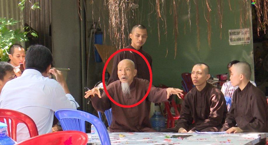 Thầy 'ông nội' Lê Tùng Vân 'lên sóng' khóc nức nở' ngay Tết vì 'tự nhiên' 3 đệ tử bị bắt - Hình 2
