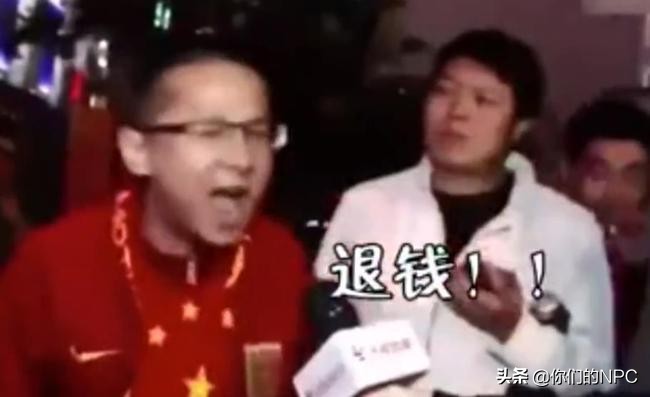 Thua đau 3-1 trước tuyển Việt Nam ngay mùng 1 Tết, fan cuồng Trung Quốc lấy búa đập nát tivi để xả cục tức, CĐV ra sức đòi hoàn tiền thấy mà thương - Hình 1