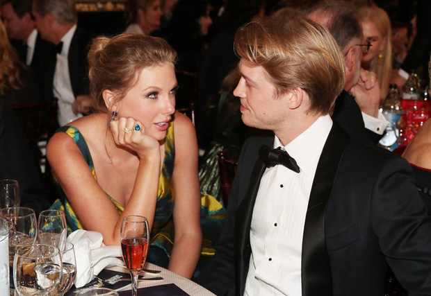 Taylor Swift và 14 đời bạn trai: Hốt toàn sao hạng A, bị bóc phốt và kết đẹp như mơ bên Joe Alwyn - Hình 20
