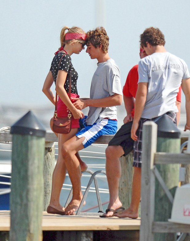 Taylor Swift và 14 đời bạn trai: Hốt toàn sao hạng A, bị bóc phốt và kết đẹp như mơ bên Joe Alwyn - Hình 11