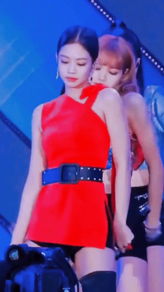 Tưởng TWICE chuyên hát nhạc thiếu nhi, ai ngờ sang Mỹ táo bạo đến mức kèn cựa với cả Jennie (BLACKPINK) thế này? - Hình 5