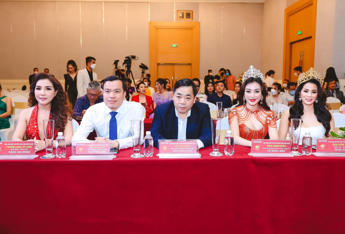 Chiếc vương miện danh giá đang chờ đợi Tân Hoa hậu Quý bà Việt Nam Toàn cầu 2022 - Hình 1