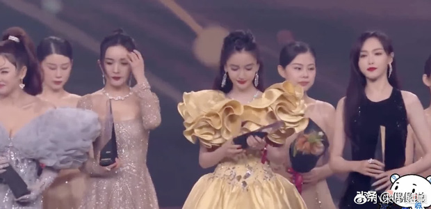 Dương Mịch cố tình tránh Đường Yên tại sự kiện, Triệu Lệ Dĩnh bị dàn tiểu Hoa đán cô lập? - Hình 3