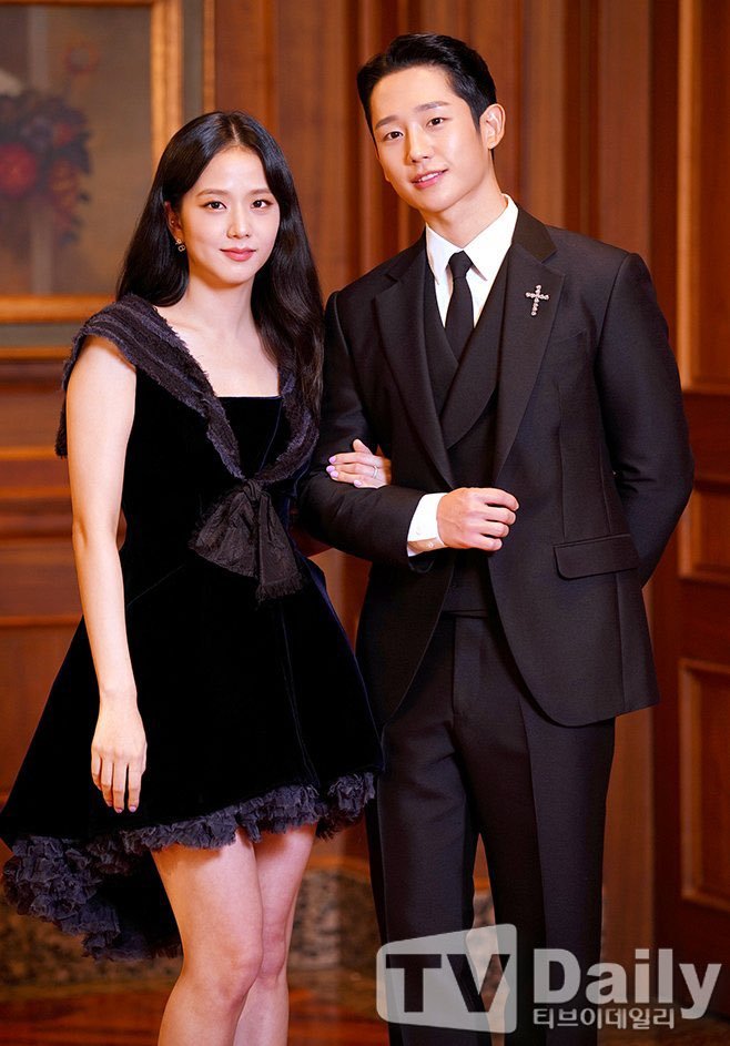 Jung Hae In và Jisoo (BLACKPINK) tiếp tục bị soi điểm trùng hợp: Thuyền này không chèo đời không nể! - Hình 8