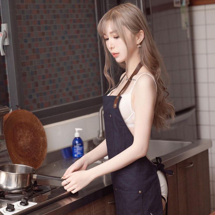 Mặc N.Ội Y Vào Bếp Nấu Ăn, Hot Girl Khiến Ai Cũng Ngỡ Ngàng - Người Đẹp -  Việt Giải Trí