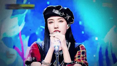 Truyền nhân tóc của Lisa gây bão chỉ nhờ... vén mái: Ứng cử viên mới cho ngôi vị nữ thần Kpop mới đây rồi! - Hình 1