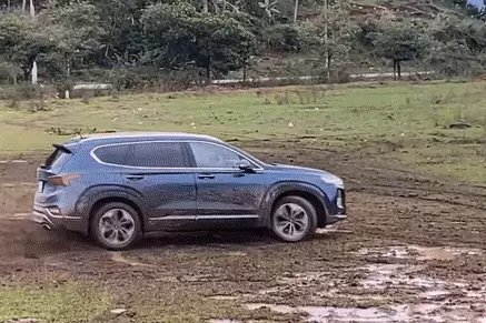 Chủ Hyundai Santa Fe khai xuân bằng màn drift như phim tại Hà Giang, dân tình thán phục: Quá đẳng cấp và chịu chơi - Hình 1