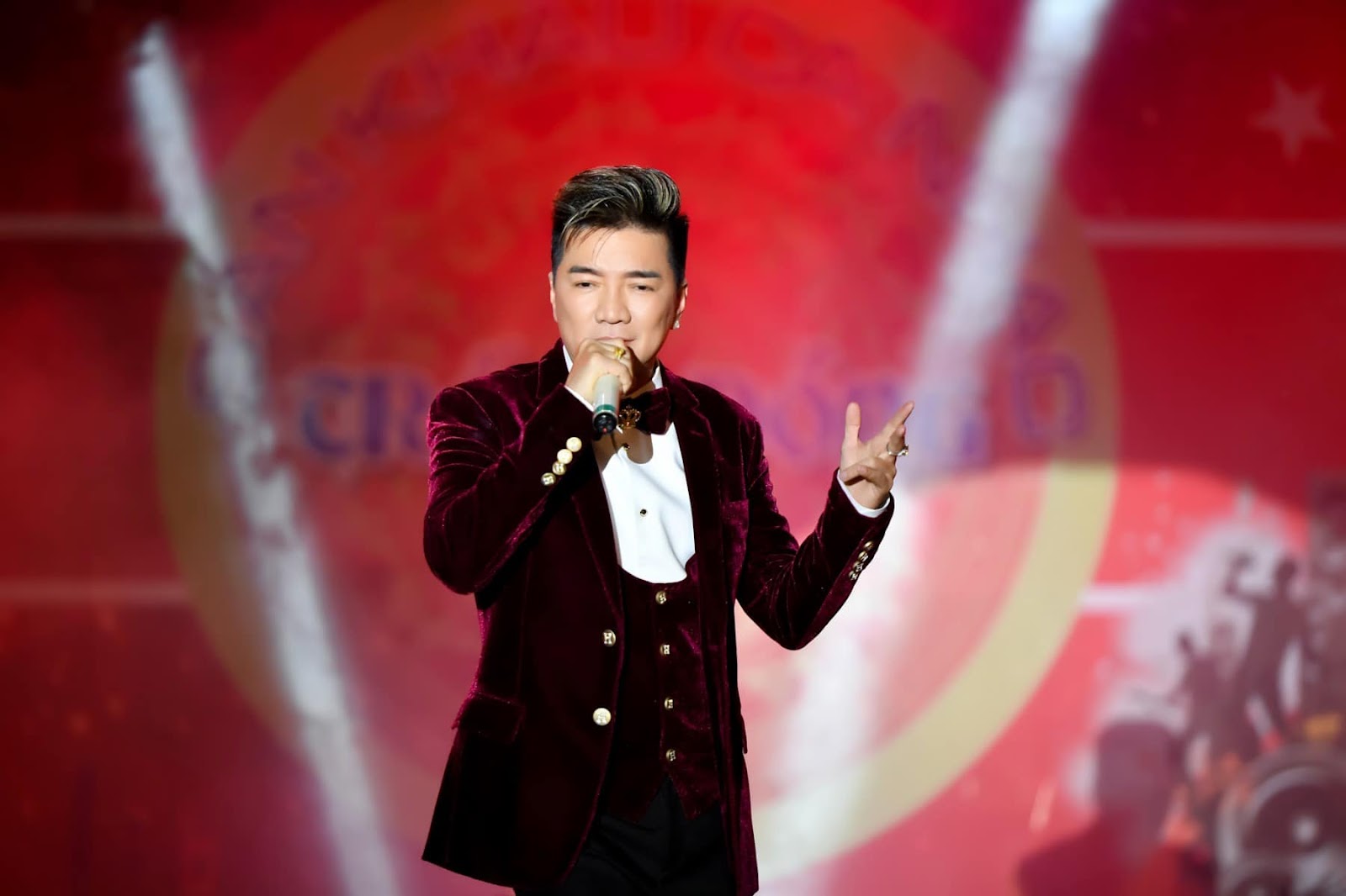 Đàm Vĩnh Hưng đang lo sợ bà Phương Hằng đến ủng hộ show diễn tại Đà Lạt vào tối nay? - Hình 2
