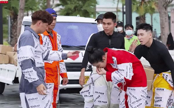 Nhìn Thúy Ngân chấn thương đổ máu ở Running Man, thái độ Karik và Trương Thế Vinh hoàn toàn trái ngược - Hình 4