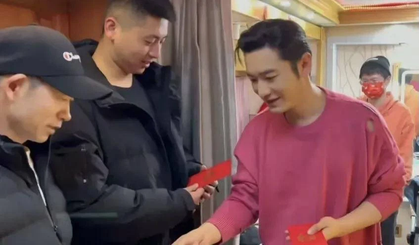 Huỳnh Hiểu Minh có hành động khiến netizen thán phục hậu bị chỉ trích vì ly hôn Angelababy - Hình 2