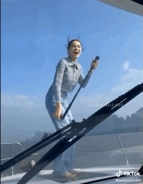Hương Giang quậy banh nóc trên du thuyền, để lọt khung hình đặc biệt với tình cũ Criss Lai - Hình 2