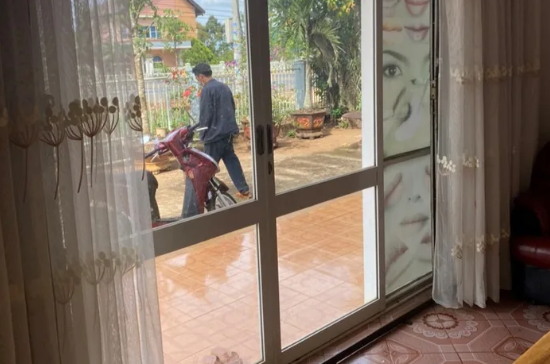 'Cười sặc cơm' với tên trộm 'tỉnh nhất năm': Ăn cắp Iphone rồi lăn ra ngủ, xong trả lại vì lý do này - Hình 1
