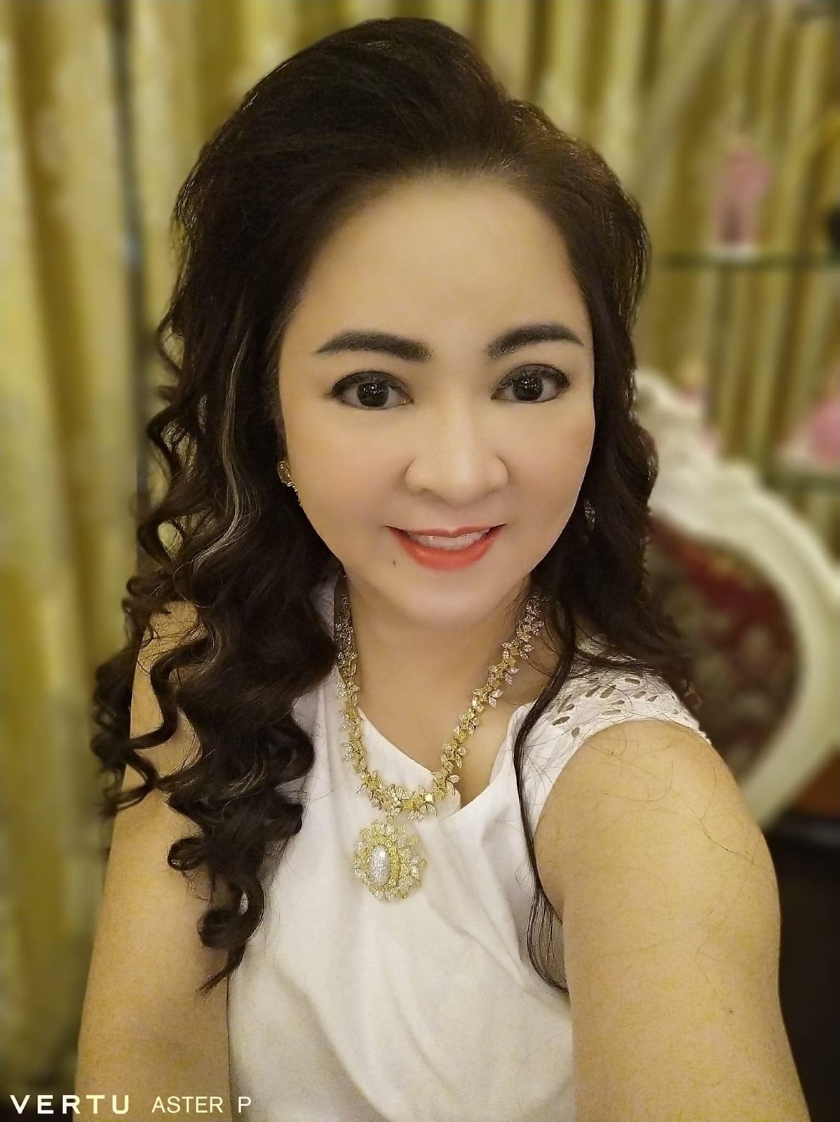 NÓNG: Bà Phương Hằng bị tạm hoãn xuất cảnh để điều tra - Hình 7