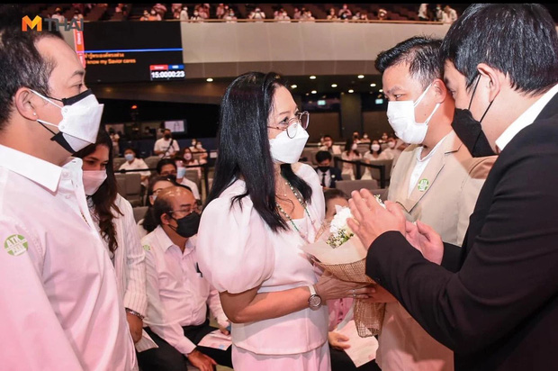 Tang lễ Tangmo Nida: Quản lý khóc 15 phút rồi về, mẹ cố DV thân thiết với 2 đối tượng khả nghi - Hình 3