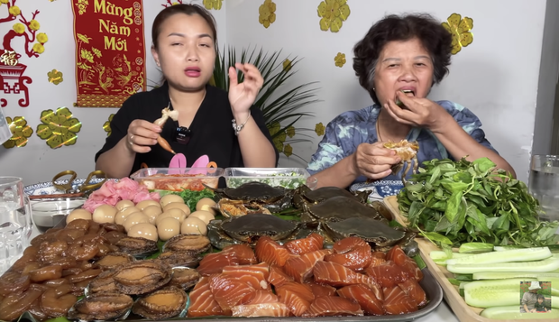 Quỳnh Trần JP khiến fan lo lắng vì mỗi ngày đều ăn như buffet, kênh Youtube Khoa Pug gặp biến lớn - Hình 2
