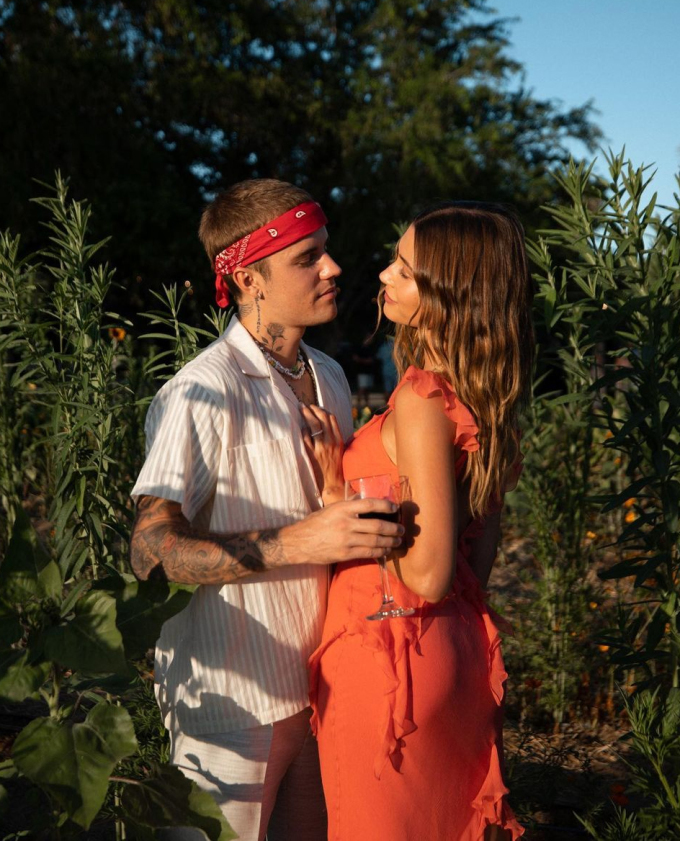 Bà xã Justin Bieber cấp cứu vì có dấu hiệu đột quỵ - Hình 1
