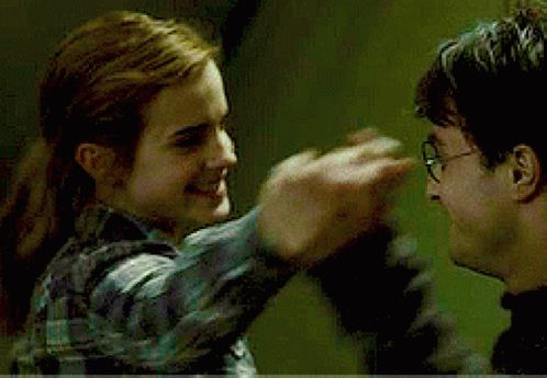 8 cảnh phim thừa thãi ở Harry Potter khiến fan chỉ muốn tua nhanh: Harry thiếu muối nặng, tán gái tệ mà đối đầu phản diện cũng ngáo - Hình 11