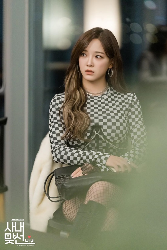 'Chim Thủy Tổ' Ahn Hyo Seop ở Hẹn Hò Chốn Công Sở liên tục bị truyền thông Hàn chỉ trích - Hình 9