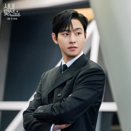 'Chim Thủy Tổ' Ahn Hyo Seop ở Hẹn Hò Chốn Công Sở liên tục bị truyền thông Hàn chỉ trích - Hình 6