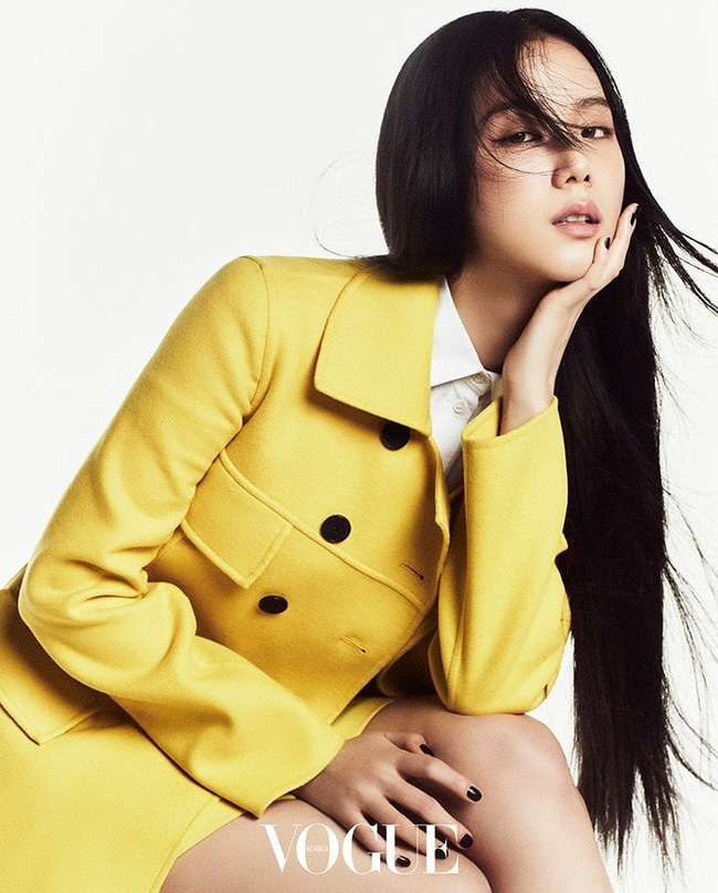 Jisoo (BLACKPINK) hở bạo vẫn lép vế trước quốc bảo xứ Hàn trong cuộc chiến bìa tạp chí tháng 4 - Hình 5