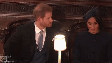 Khoảnh khắc Meghan nổi cáu với Harry ngay giữa các thành viên hoàng gia rồi sau đó có màn biến hình đỉnh cao gây nhiều tranh cãi - Hình 1