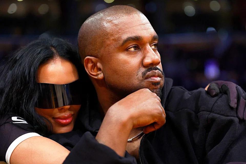 Pete Davidson khoe đang ngủ với Kim Kardashian, công khai đấu Kanye West - Hình 4