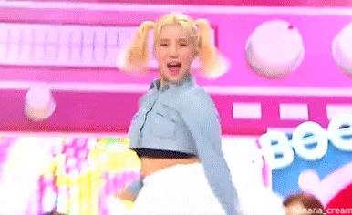 Thánh biểu cảm JooE (MOMOLAND) nay gặp đối thủ xứng tầm: Visual độc lạ như nhau còn trình lố ai hơn ai thì chưa biết! - Hình 10