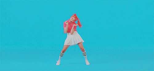 Thánh biểu cảm JooE (MOMOLAND) nay gặp đối thủ xứng tầm: Visual độc lạ như nhau còn trình lố ai hơn ai thì chưa biết! - Hình 8