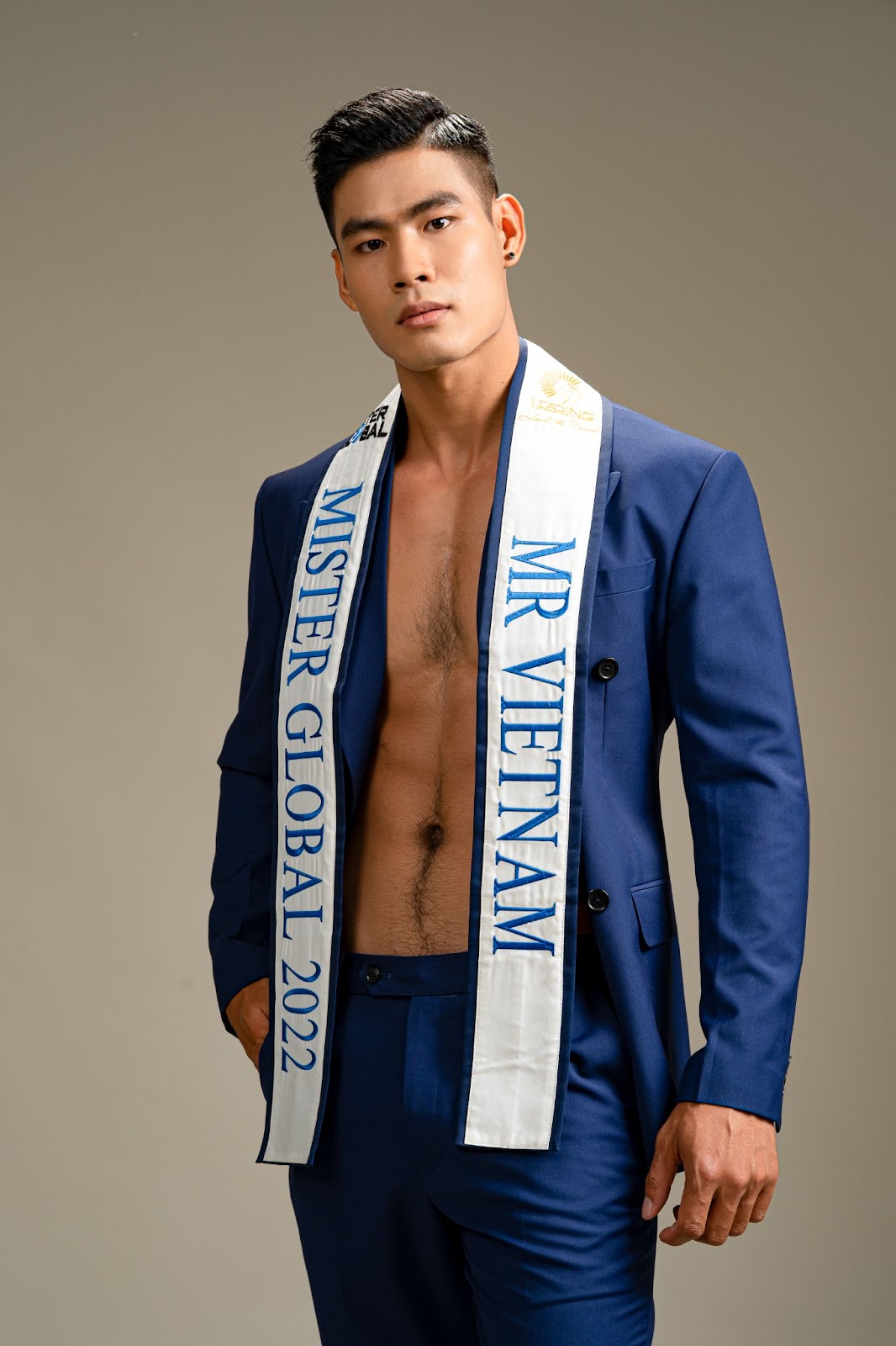 Gặp sự cố khi trình diễn trang phục dân tộc, Danh Chiếu Linh bất ngờ đăng quang ngôi vị Á vương 1 Mister Global mùa thứ 7 - Hình 4